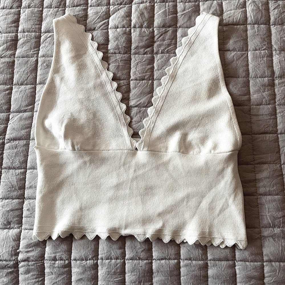White scalloped edge bralette